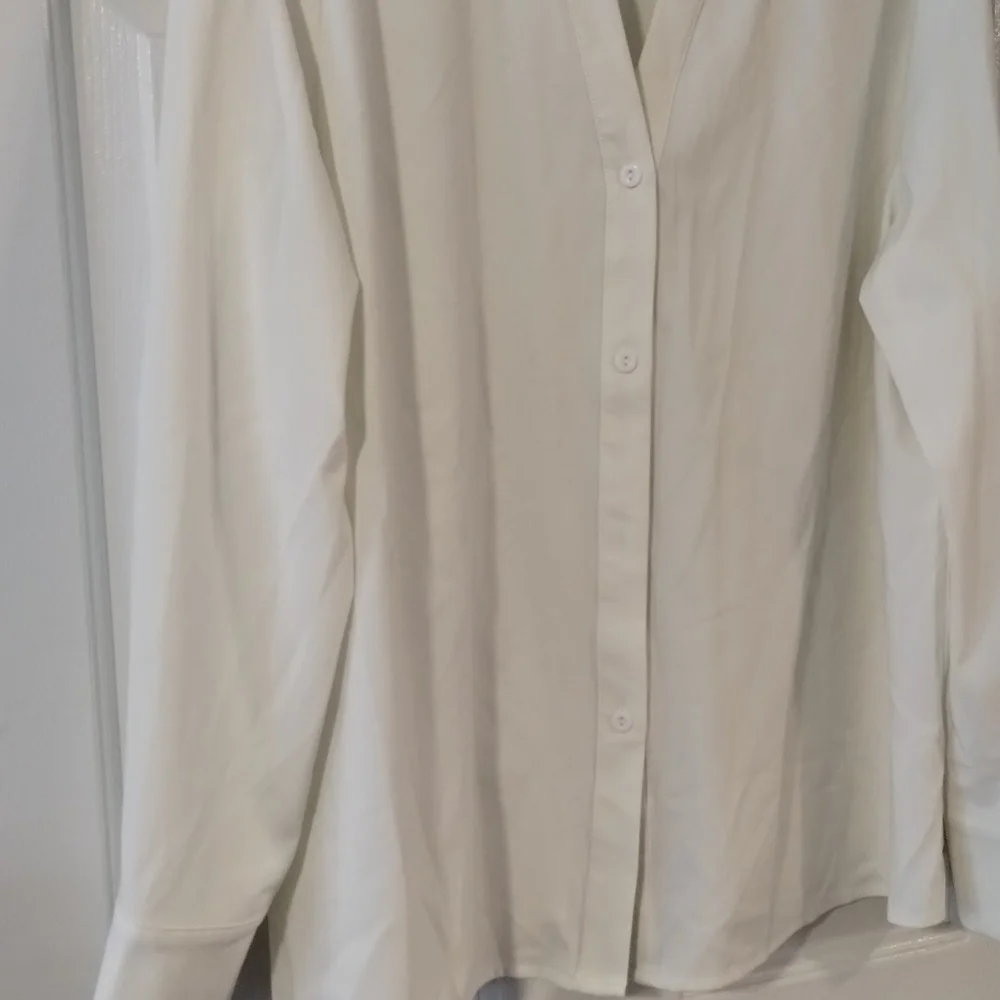Nwot HALARA White V Neck Blouse - Picture 4 of 8